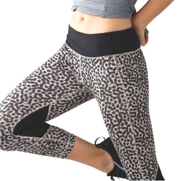 Lululemon Pace Rival Crop Cheetah  Ace‎ Spot Grain Black Size 8 - Picture 1 of 12